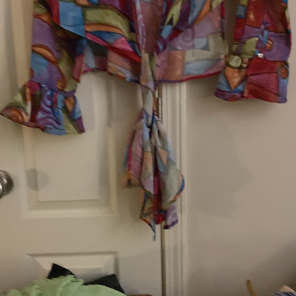 Guess, made in USA, Rapp around blouse, sz. Med, multi color, - Picture 11 of 11